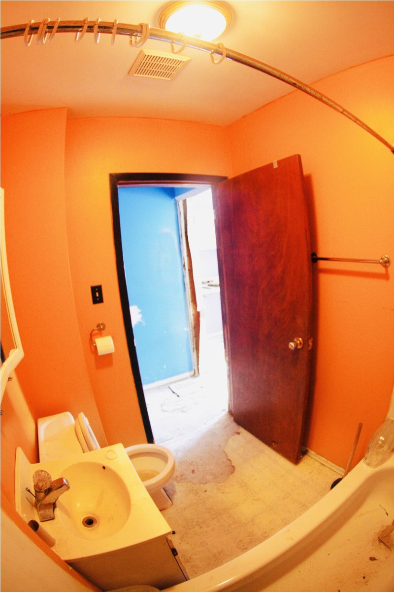 REMoneyNMoreJay's tweet image. #bathroomreno #bathroom 
#beforeandafter #beforeafter #beforevsafter #beforeandafterrenovation
#before #realestatejourney #handymanspecial #fixerupperhouse #fixerupper #fixeruppers #homerenovations #renovatingourhome #reno #renovation #renovationproject #renovationseries