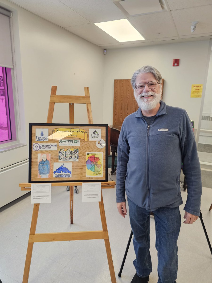 ACFOMI's tweet photo. 📸 Retour sur le vernissage de l’expo Mémoire francophone en vitrine (20 mars), mettant en lumière l’histoire des francophones des Mille-Îles. Merci aux artistes et participants !

Venez la découvrir au Centre culturel Frontenac jusqu’à vendredi 💚🤍 https://t.co/dkKs6dyVso