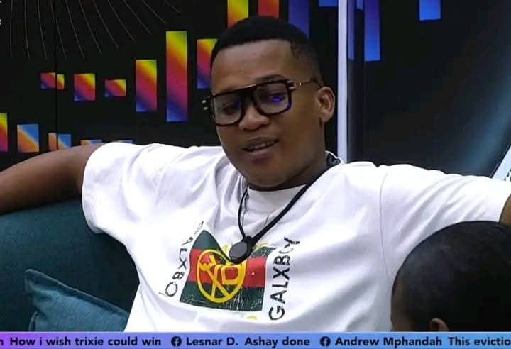 NkuleighMadla_b's tweet photo. Dear @GALXBOY  See how your brand looks so good on our  boy?He's name is @realbravob The King of the Bees. 
BRAVO B THE TOP GUY 
REDEMPTION OF BRAVO B 
#LindokuhleNsele
#BravoB https://t.co/0Hz9PRwknx