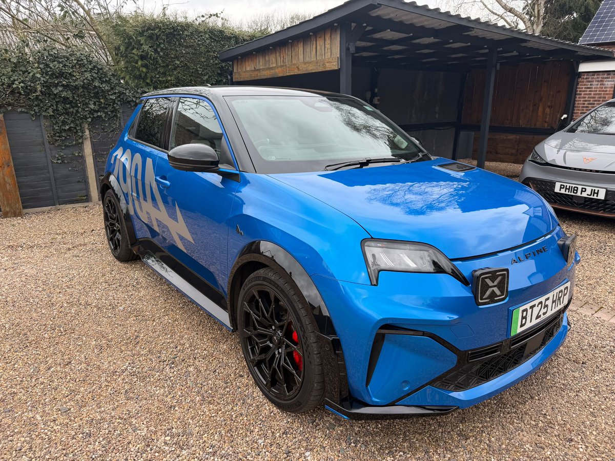 Kate, Florence and James tweet media