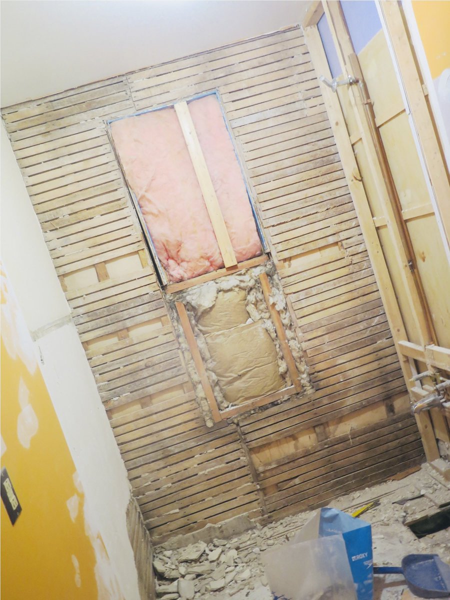 REMoneyNMoreJay's tweet image. #bathroomreno #bathroom 
#beforeandafter #beforeafter #beforevsafter #before #realestatejourney #handymanspecial #fixerupperhouse #fixerupper #fixeruppers #homerenovations #renovatingourhome #reno #renovation #renovationproject #renovationseries #sweatequity #homeupdate