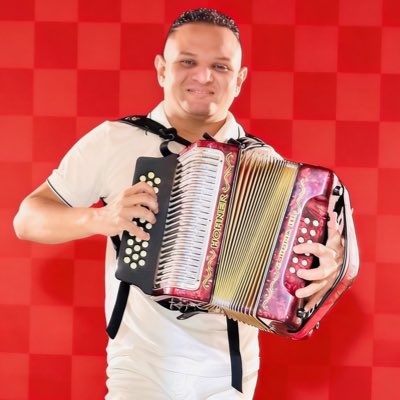 RonaldMusicc's tweet photo. #NuevaFotoDePerfil https://t.co/GECN0TEvRs