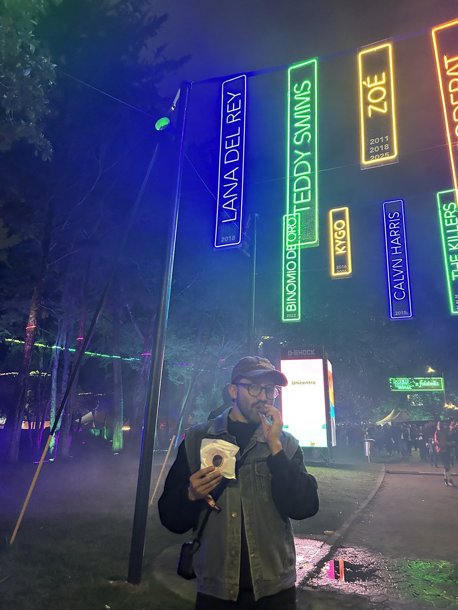 ‎𖥔 ݁ ˖๋　santia go tweet media