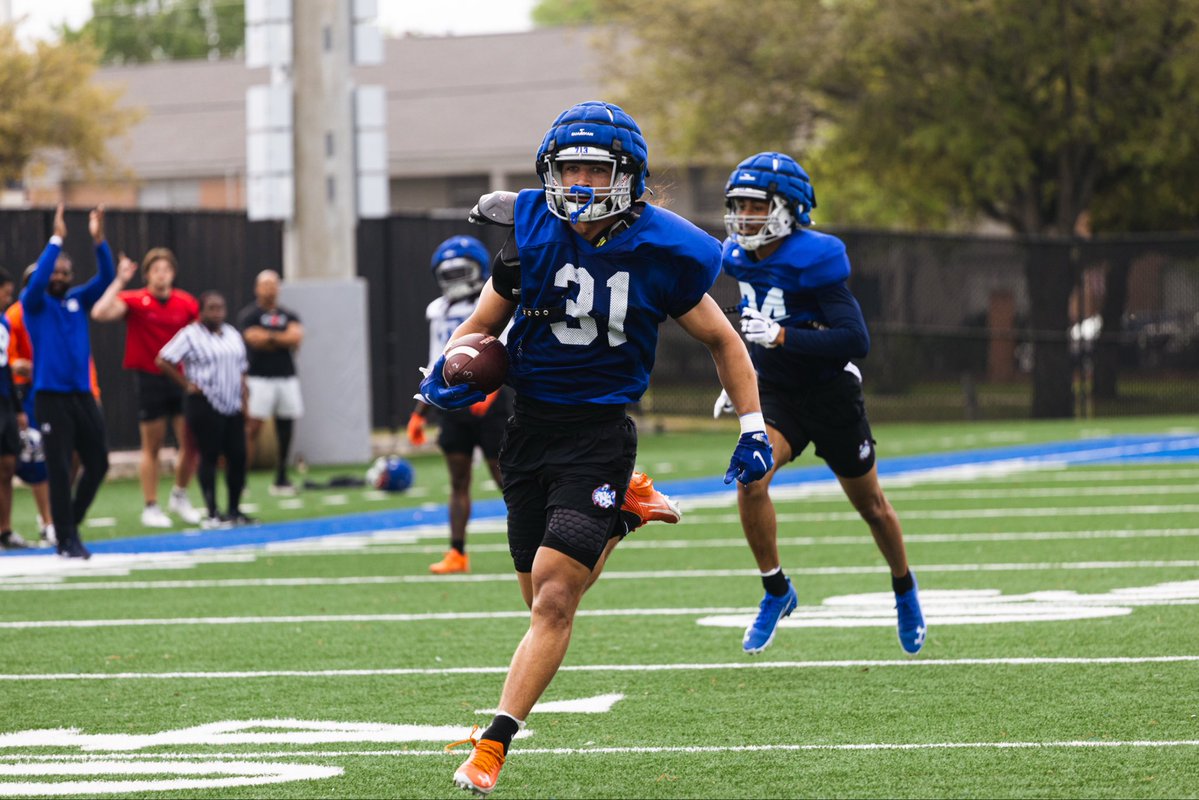 HCU Football tweet media