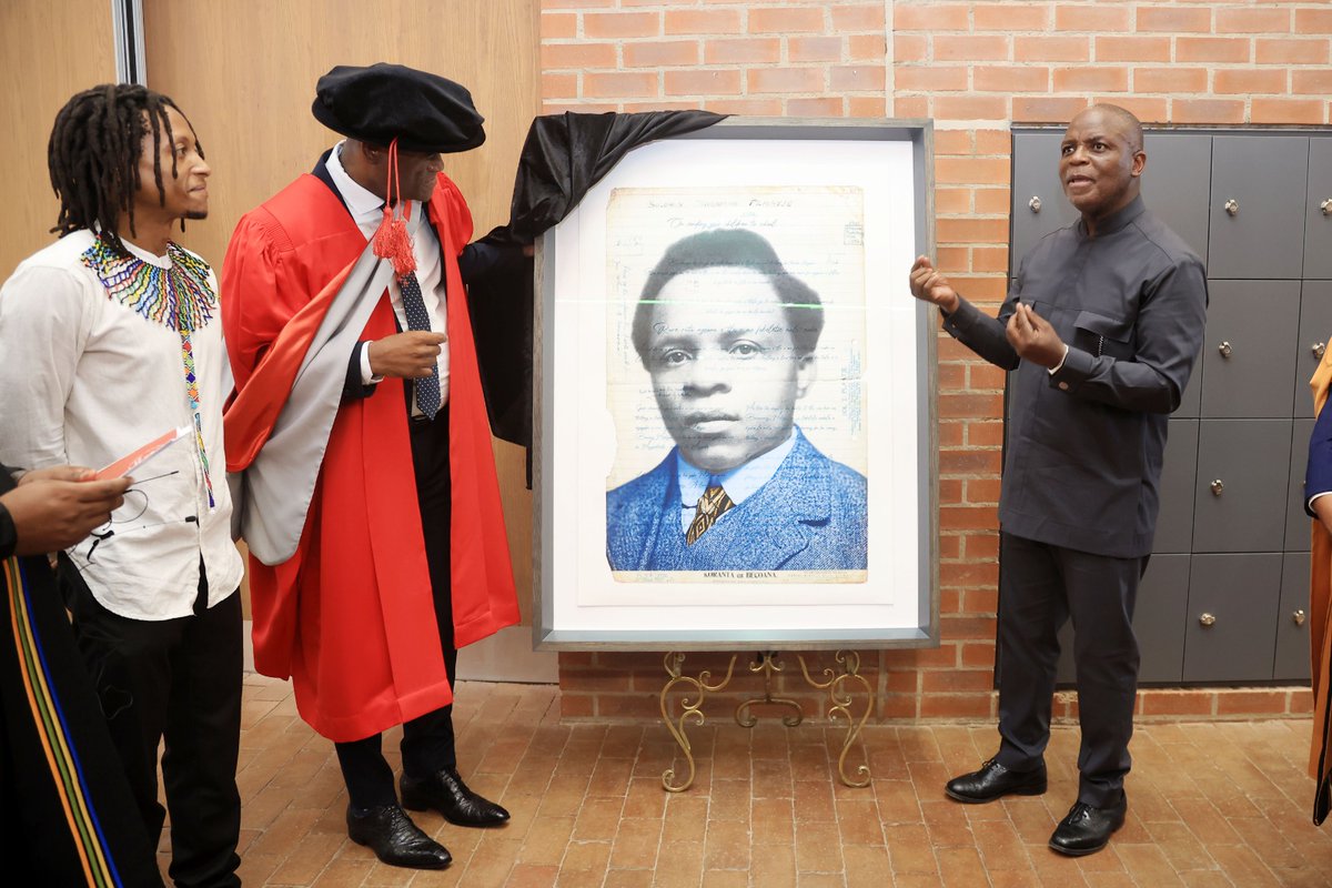 On the day of his inauguration, Chancellor Thebe Ikalafeng gifted SPU a commissioned portrait of Solomon T. Plaatje, inspired by Plaatje’s own writings on the importance of education.