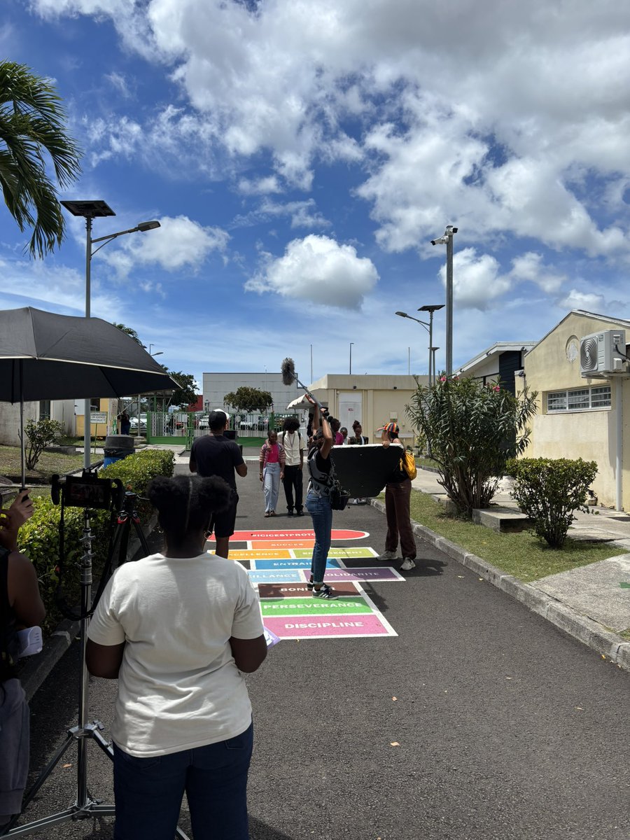 Lgt_F_PROTO's tweet photo. Depuis hier les élèves de l’option cinéma audiovisuel  lauréats du concours national sont en tournage avec @femmesetcinema  et une équipe de France Télévisions @AcGuadeloupe. https://t.co/8fvfonhyOz