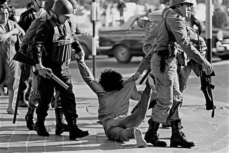 1976 Live tweet media