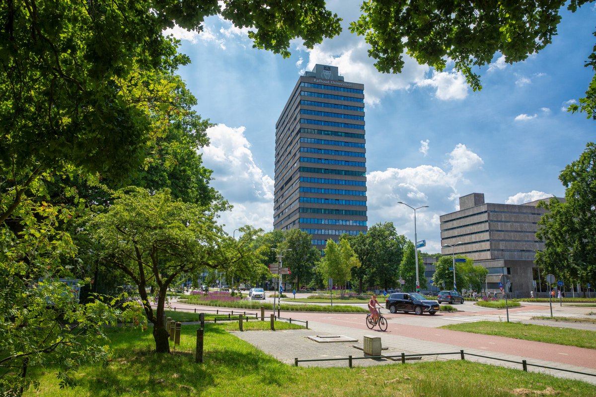 Retraction Watch tweet media