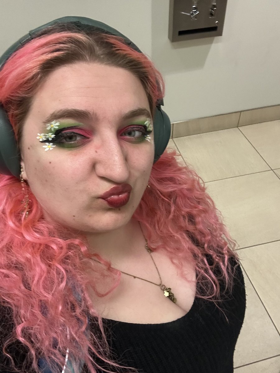 .grace/nøva 💫 COMMISSIONS OPEN tweet media