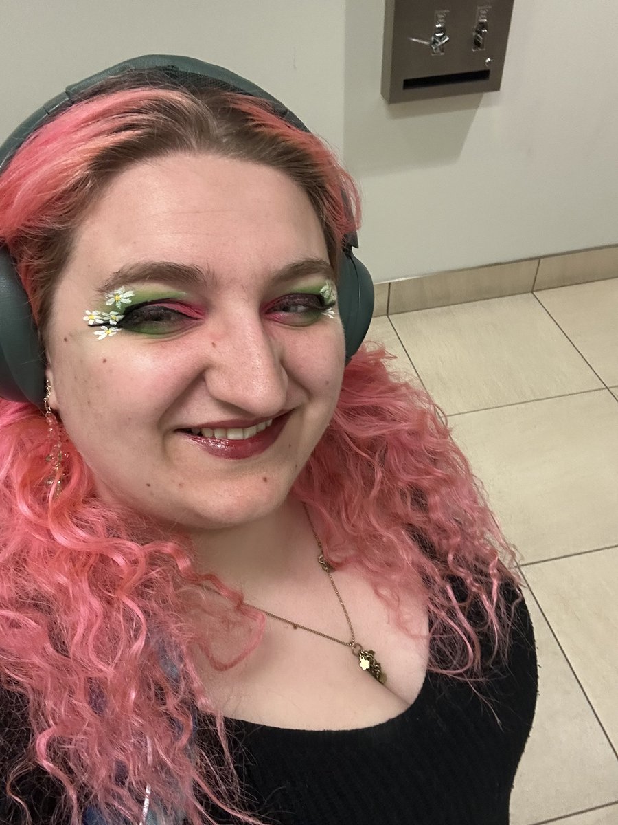 .grace/nøva 💫 COMMISSIONS OPEN tweet media