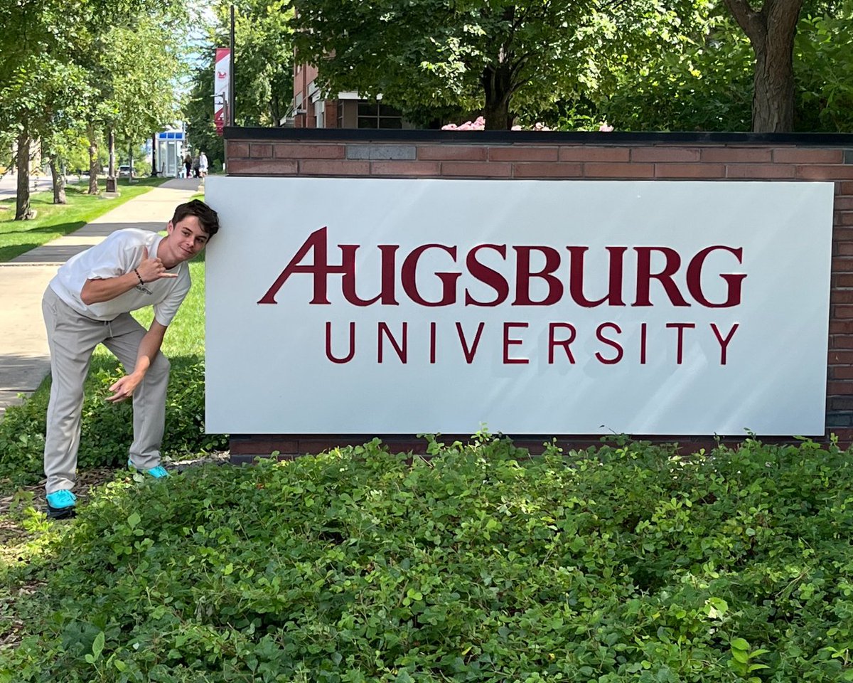 PIEpartir's tweet photo. [Campus] Hanging loose at Augsburg University🤙 

Ruben profite de la bourse Go Campus pour étudier dans une université américaine. Assistez à notre prochaine réunion d'information et bénéficiez à votre tour de cette bourse hors du commun.

https://t.co/QfwTL29wZT https://t.co/R5GFtBGb6S