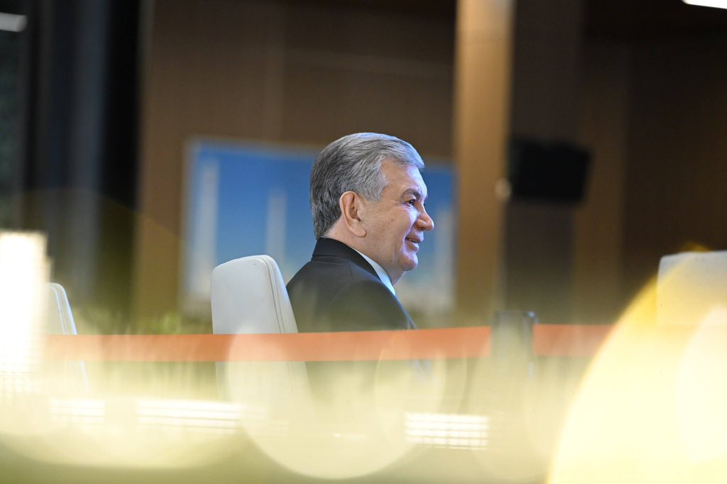 outdoorfactory's tweet photo. Cumhurbaşkanı Şavkat Mirziyoyev’e, Yeni Taşkent’te planlanan müzelerin sunumları Sinan Turaman tarafından gerçekleştirildi.

Cumhurbaşkanı; İmam Buhari Müzesi, Tarih Müzesi ve İslam Medeniyetleri Merkezi kapsamında yürüttüğümüz tasarım ve uygulama çalışmalarımızdan dolayı teşekkürlerini iletti.

#Mirziyoyev #YeniTaşkent #YangiToshkent #MüzeTasarım #MuseumDesign #CulturalProjects