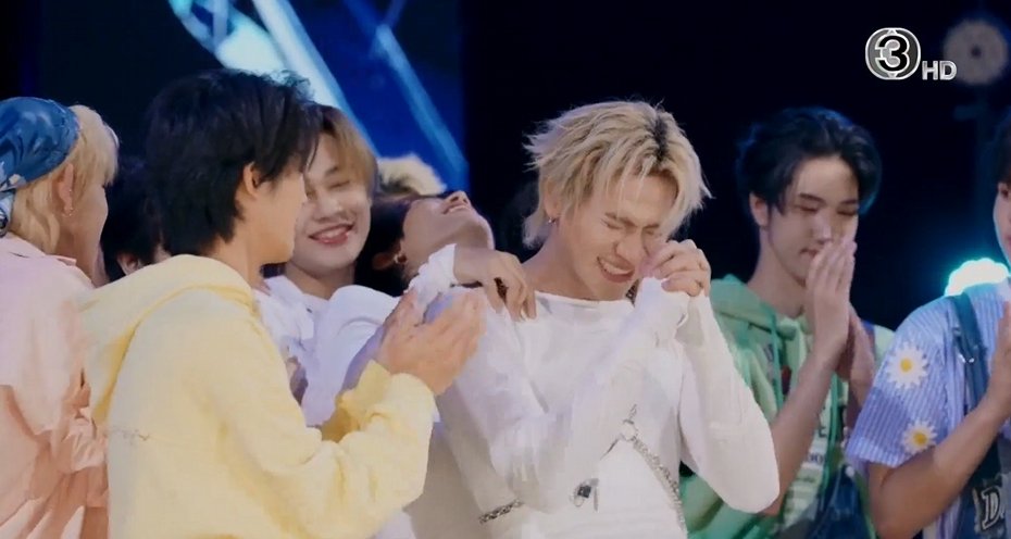 ที่สามแต่เก่งสุดในใจนี่เลยละ <3

SHINE BOYS IDOL
#SHINEBOYSEp7