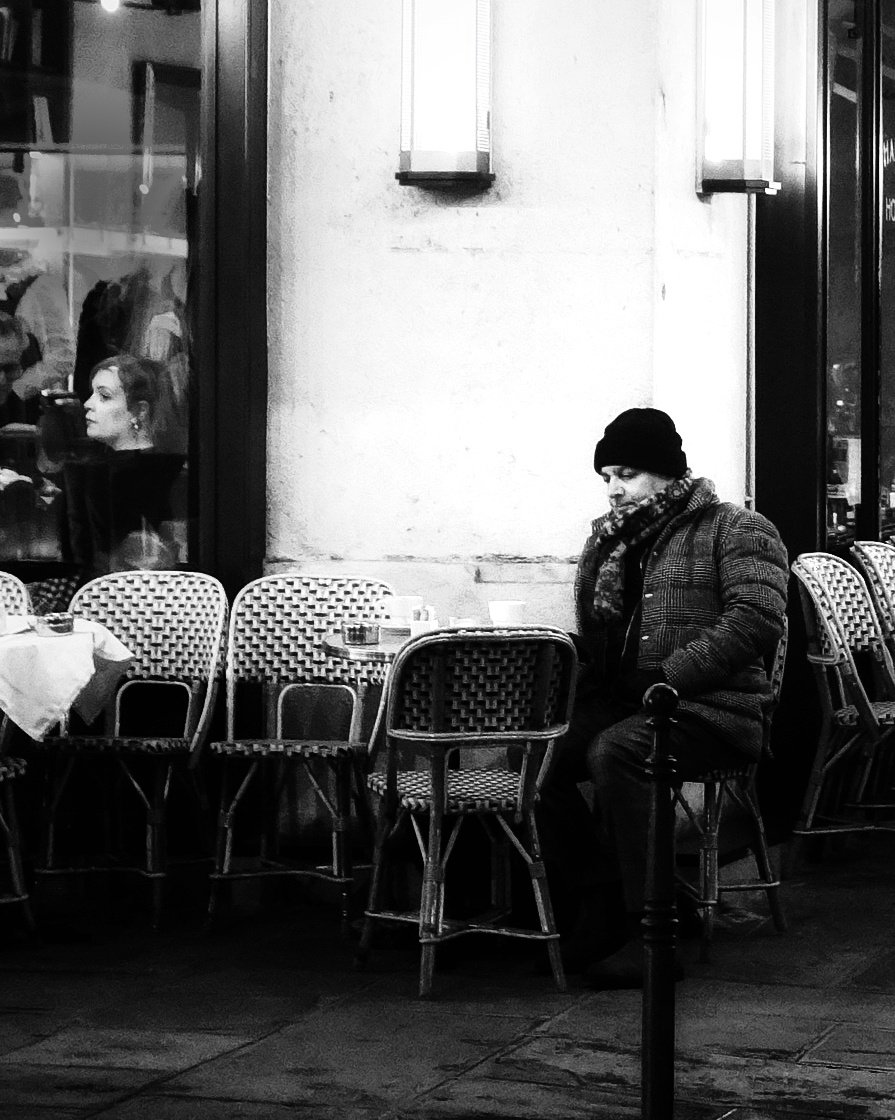 dimdk84's tweet photo. Two kinds of loneliness #streetphotography #blackandwhitephotography #bnw #photography #paris https://t.co/6qirnZzsxx