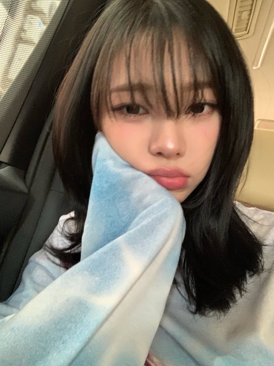 hourly karina tweet media