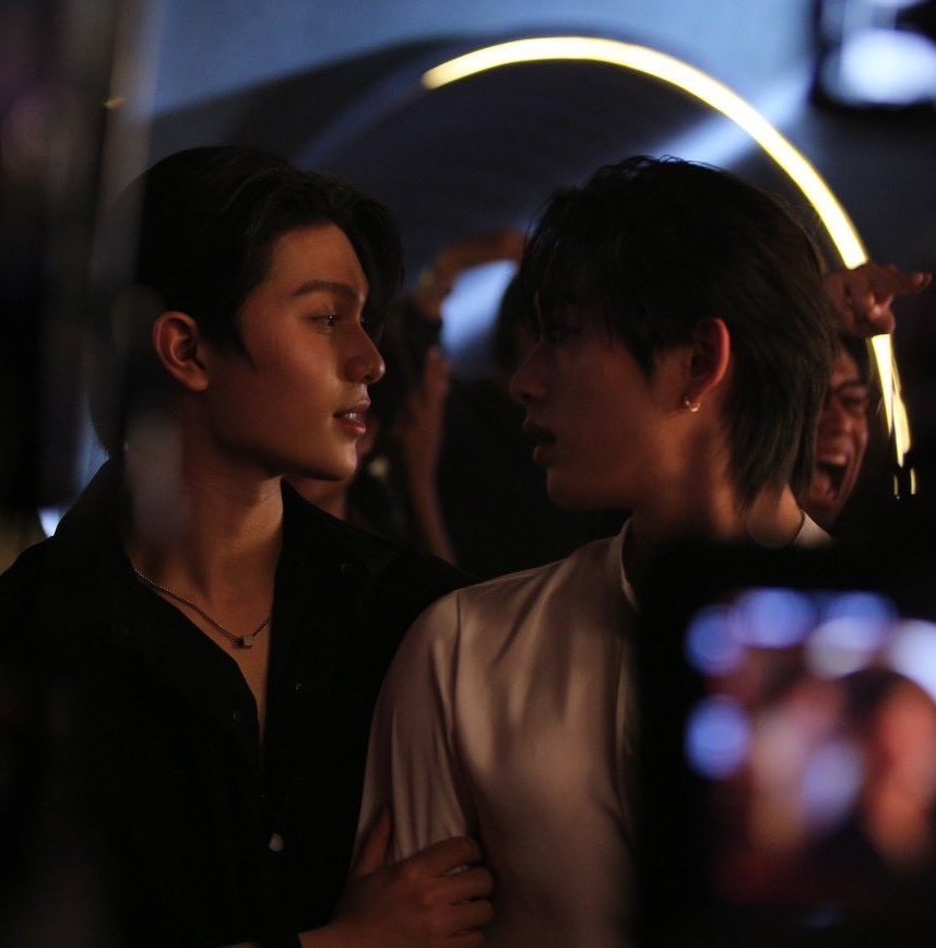 A very good night to me , I'm not sleeping today and the cause will be DeanMoth ahhhhhHhhhh

Damn that grab Dean 🙂‍↕️🤚
#WilliamEst #วิลเลี่ยมเอส #YouManiacSeries
