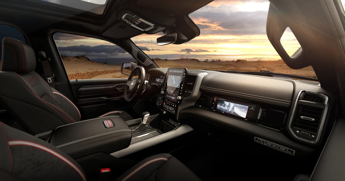 RamTrucksPR's tweet photo. El sunset afuera, la comodidad adentro. Así se vive cada ruta en una #RAM. 🔥🌅 https://t.co/t42XhaJEXY