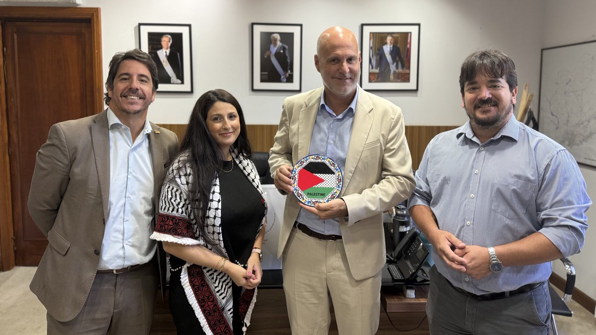 FLegnaniSilva's tweet photo. Recibimos a la Encargada de Negocios a.i. (ad interim) de @embpalestinauru , un encuentro que nos permitió intercambiar miradas y fortalecer vínculos entre ambos pueblos 🇺🇾🇵🇸

Canelones avanza internacionalmente con mas cooperación y trabajo mancomunado  🤝 https://t.co/mwALjblawG