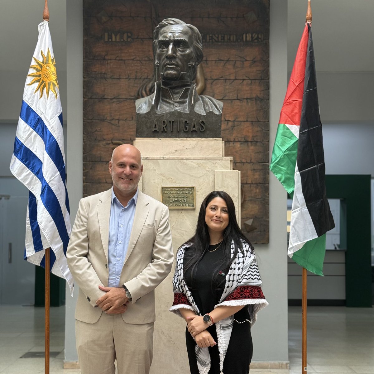FLegnaniSilva's tweet photo. Recibimos a la Encargada de Negocios a.i. (ad interim) de @embpalestinauru , un encuentro que nos permitió intercambiar miradas y fortalecer vínculos entre ambos pueblos 🇺🇾🇵🇸

Canelones avanza internacionalmente con mas cooperación y trabajo mancomunado  🤝 https://t.co/mwALjblawG