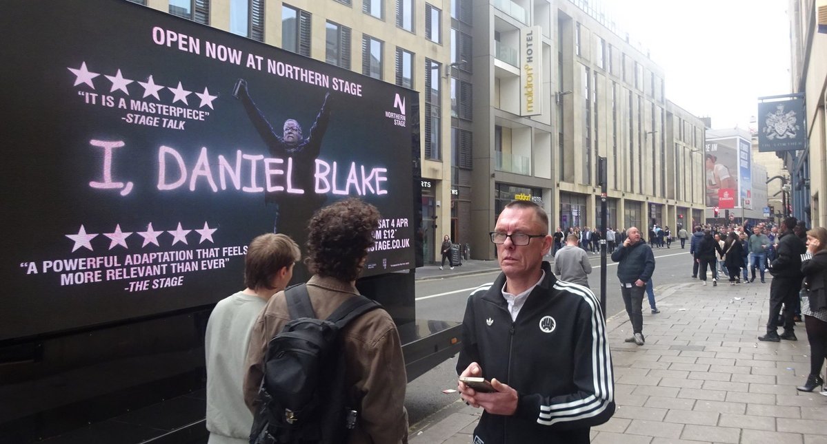 AdsDirectLtd's tweet image. Check out the fabulous exposure delivered for @northernstage of their show 'I, DANIEL BLAKE' on our dynamic #digivan at a recent @nufc match. Read more about the show here- northernstage.co.uk/whats-on/i-dan… For your #advertising #design #merchandise #print needs-📧 media@adsdirect.org.uk