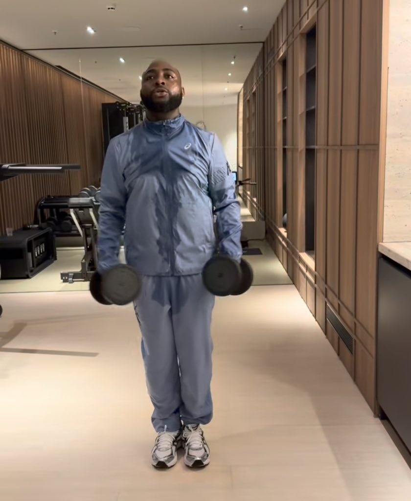 Theo🧟 tweet media