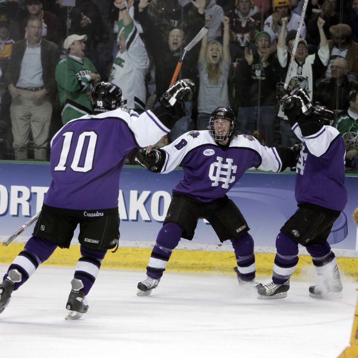 Holy Cross M. Hockey tweet media