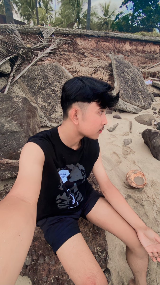 Fadli0525283697's tweet photo. outdoor or indoor? #gykarawang #gaybekasi #uke #needtop https://t.co/4IDT6AvSDZ