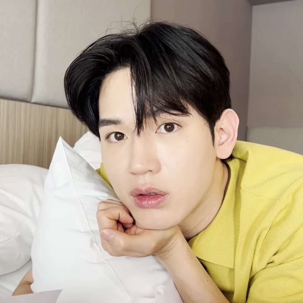 air ⋆˚࿔ tweet media