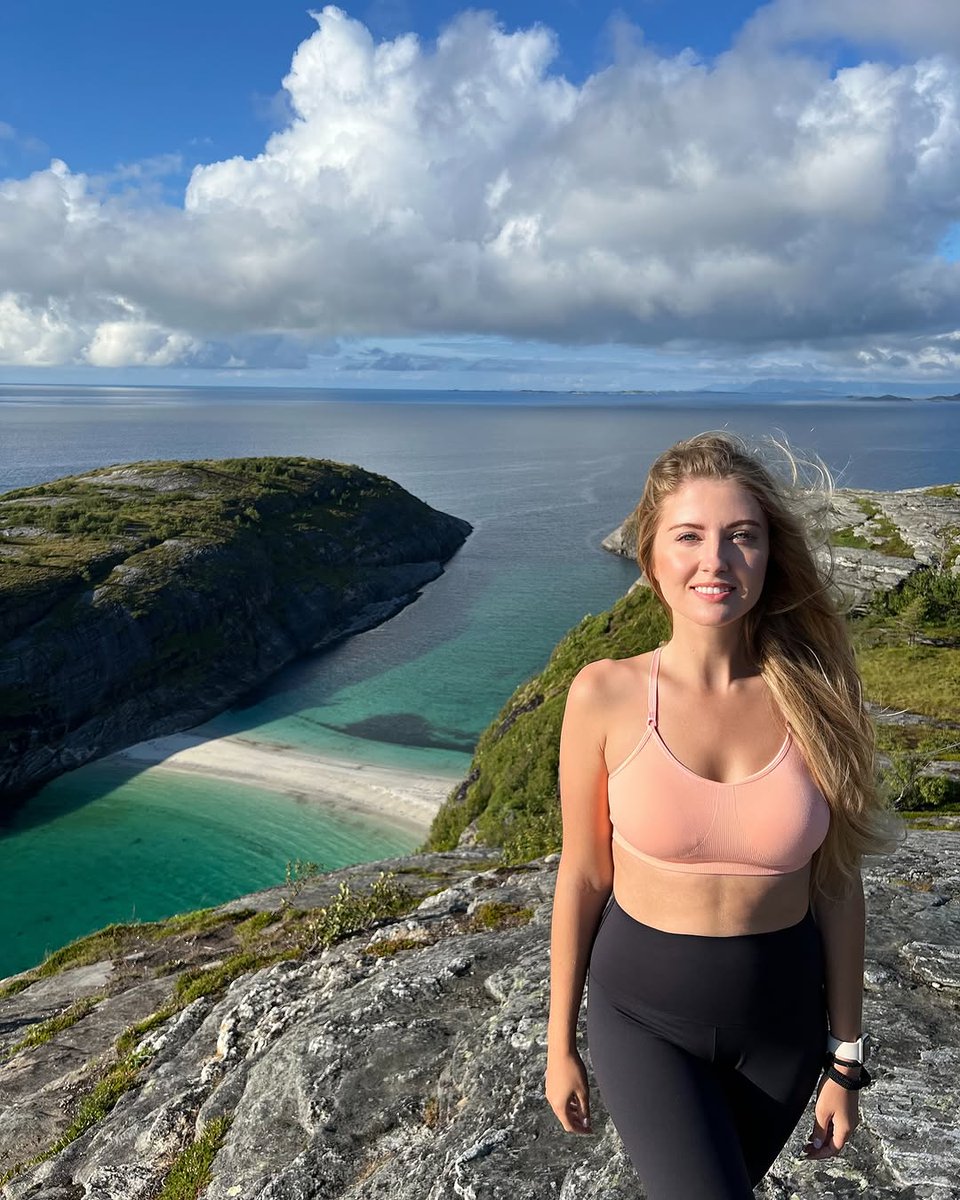 Emily_Siyb's tweet photo. You're closer to your true self in places where not many people know about you.Nostalgia for summer temperatures https://t.co/nWfyYEl5vu