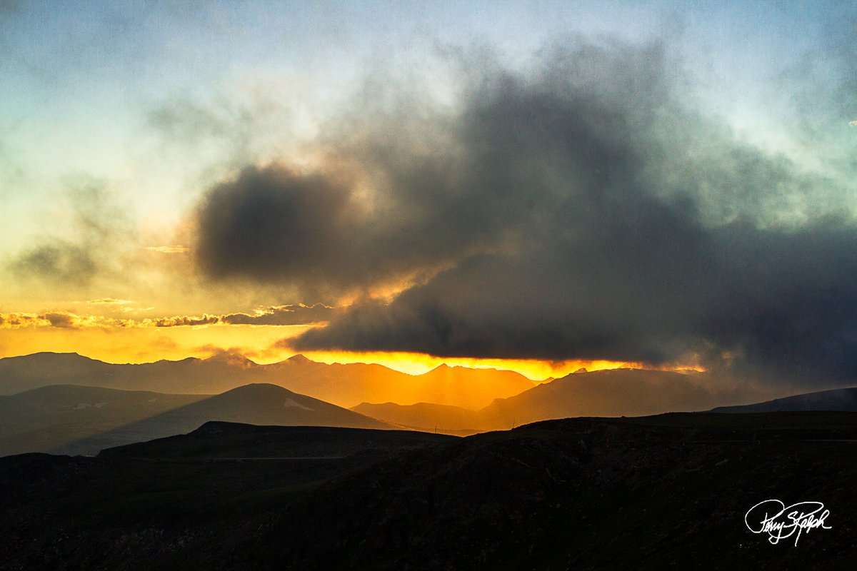perryralph's tweet image. If you are from, live in or have been to Colorado, share a photo of Colorado #Colorado 

“The Layers of The Rocky Mountains at Sunset”

#RMNP #RockyMountains #Mountains #Sunset