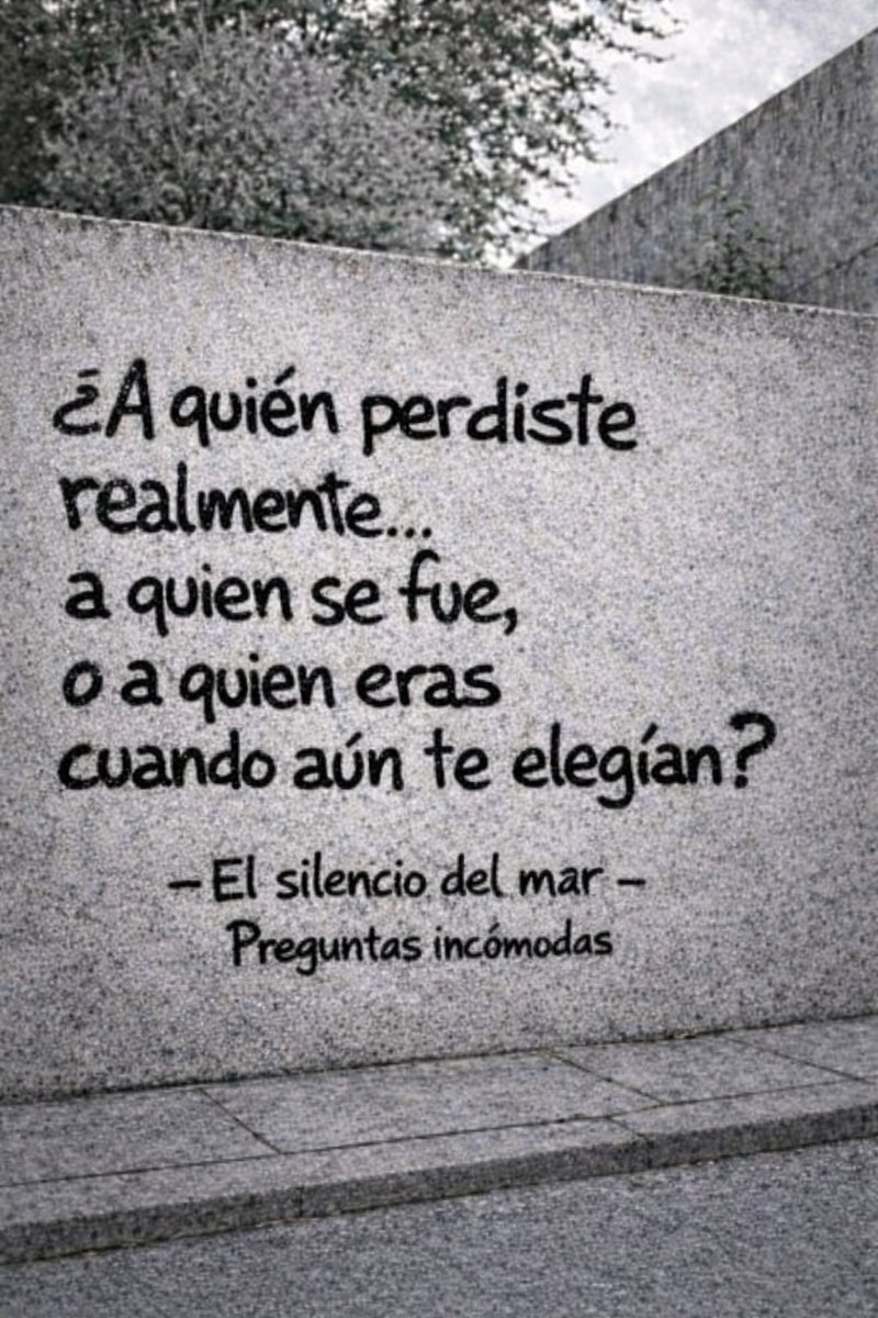 Ella y el café tweet media