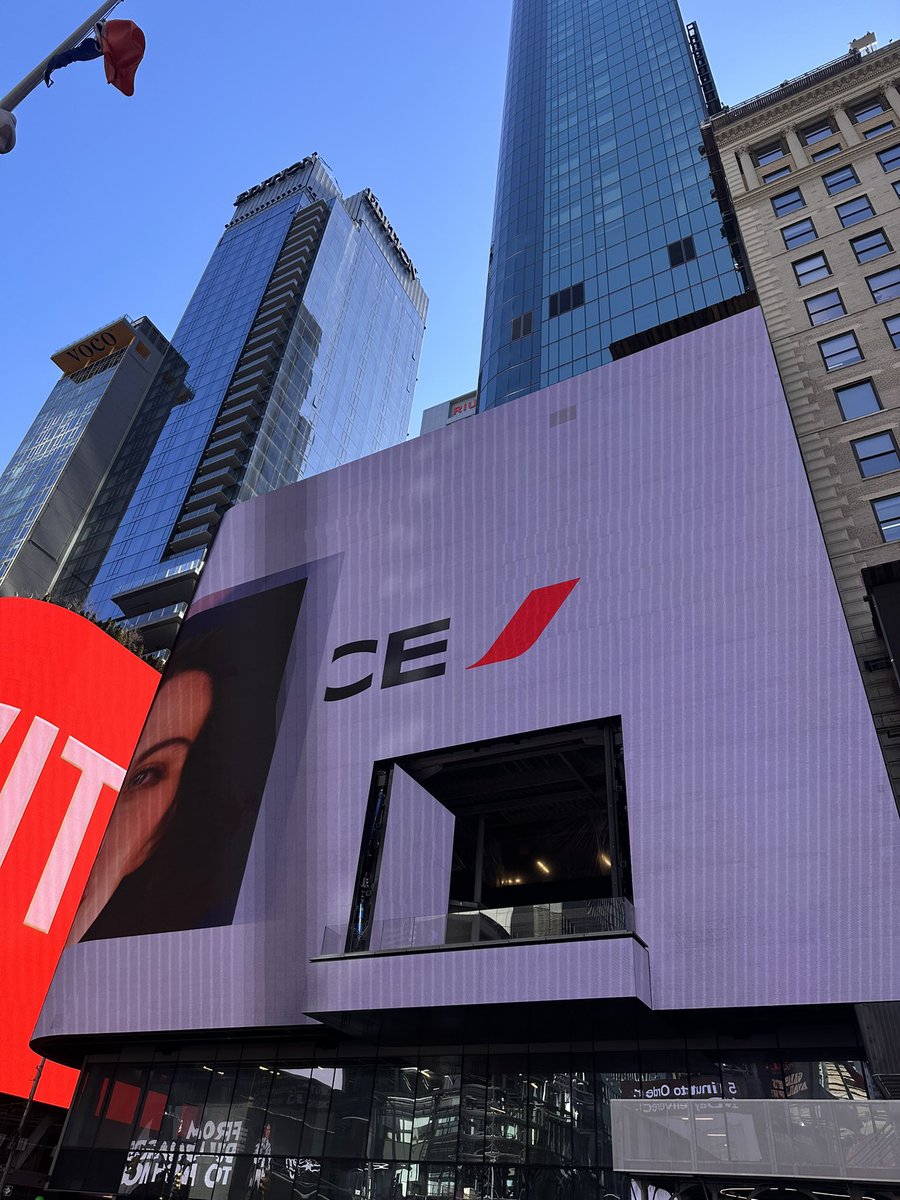 BARMYSTREAM's tweet photo. O palco da TSX foi aberto na Times Square! Vem aí performance do BTS? 👀

#BTS_ARIRANG
#BTS_SWIM https://t.co/wmEGDeoNIz