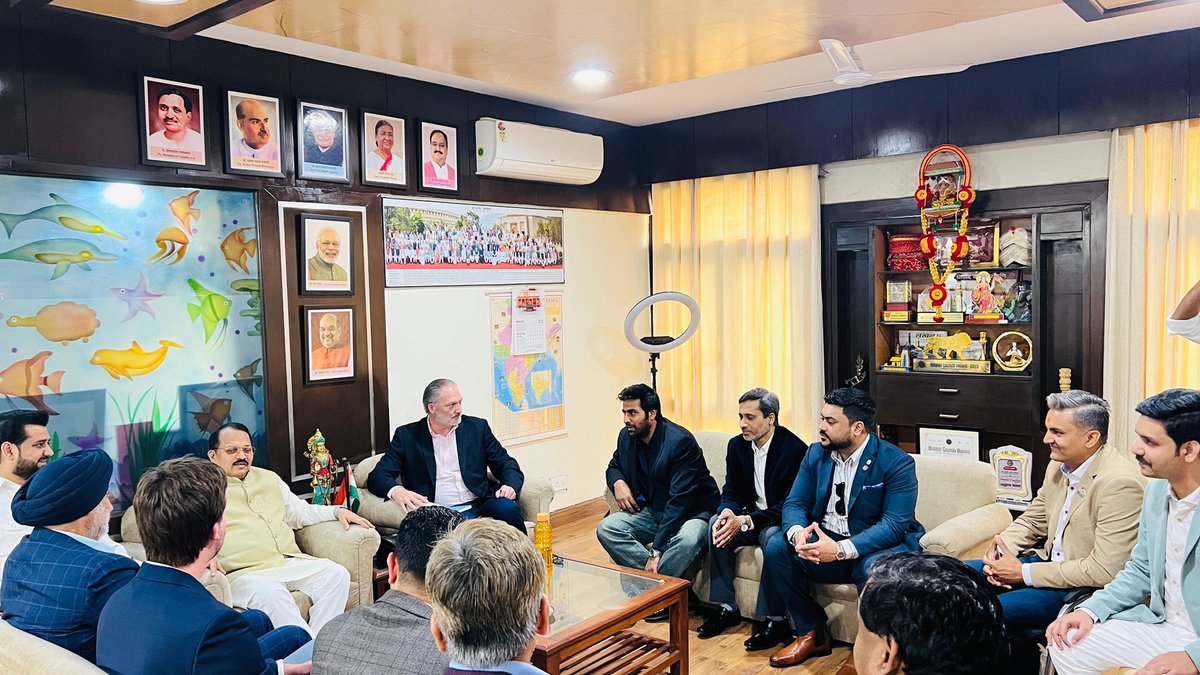 BRNishadBJP's tweet photo. आज नई दिल्ली स्थित आवास पर संयुक्त राज्य अमेरिका, न्यूजीलैंड और एस्टोनिया से आए प्रतिनिधिमंडल से शिष्टाचार भेंट की । https://t.co/i8oJnhWx0d