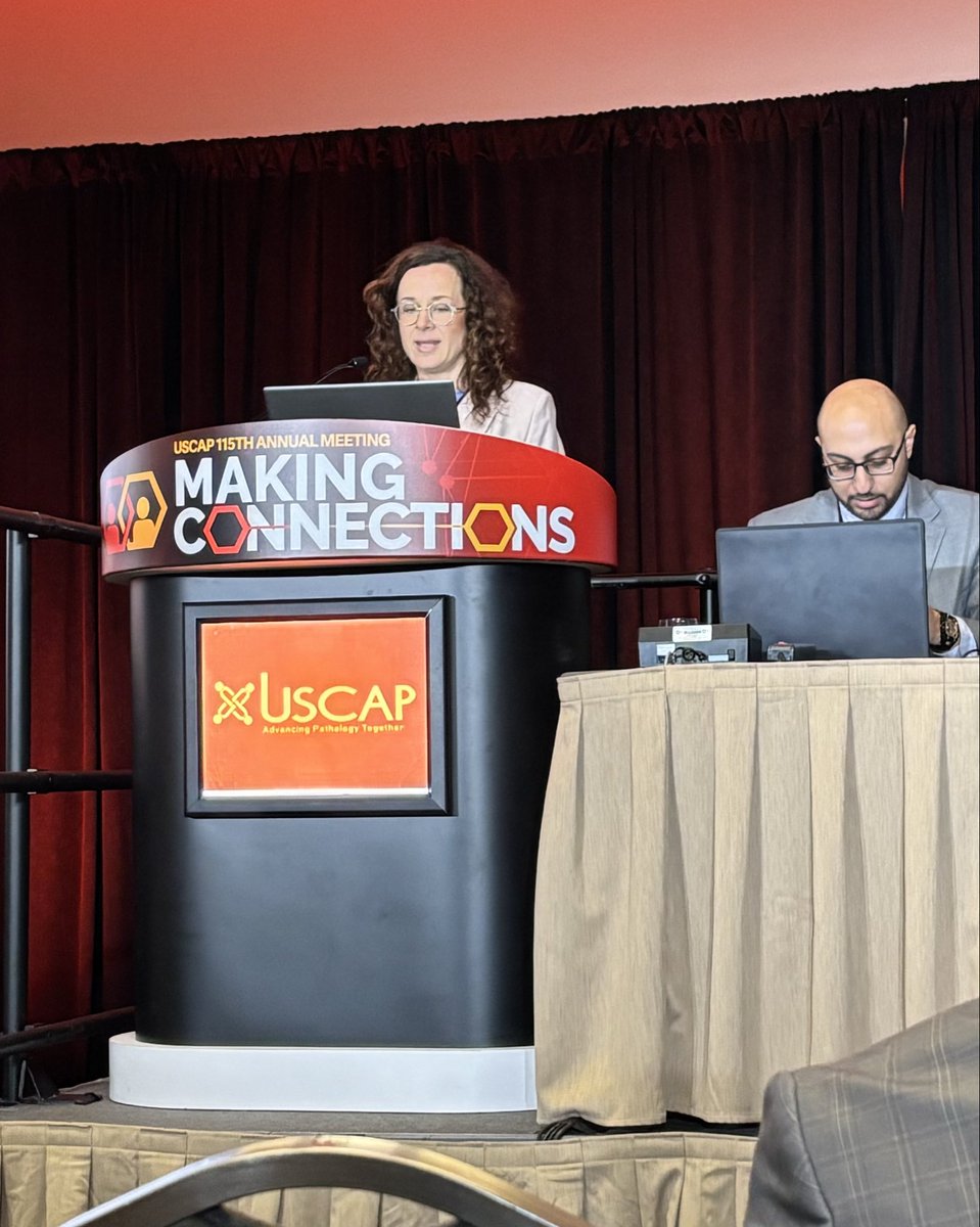 URMed_Pathology's tweet photo. Dr. Anna K. Israel presenting at USCAP on fluorescence microscopy

#PathTwitter 
#PathX 
#Pathology 
#USCAP2026
@TheUSCAP
@AgostiniVulajDO
#pathresidency #pathologyresidency
#path2path #pathologyresident #pathresidents https://t.co/nF3oVC5o6e