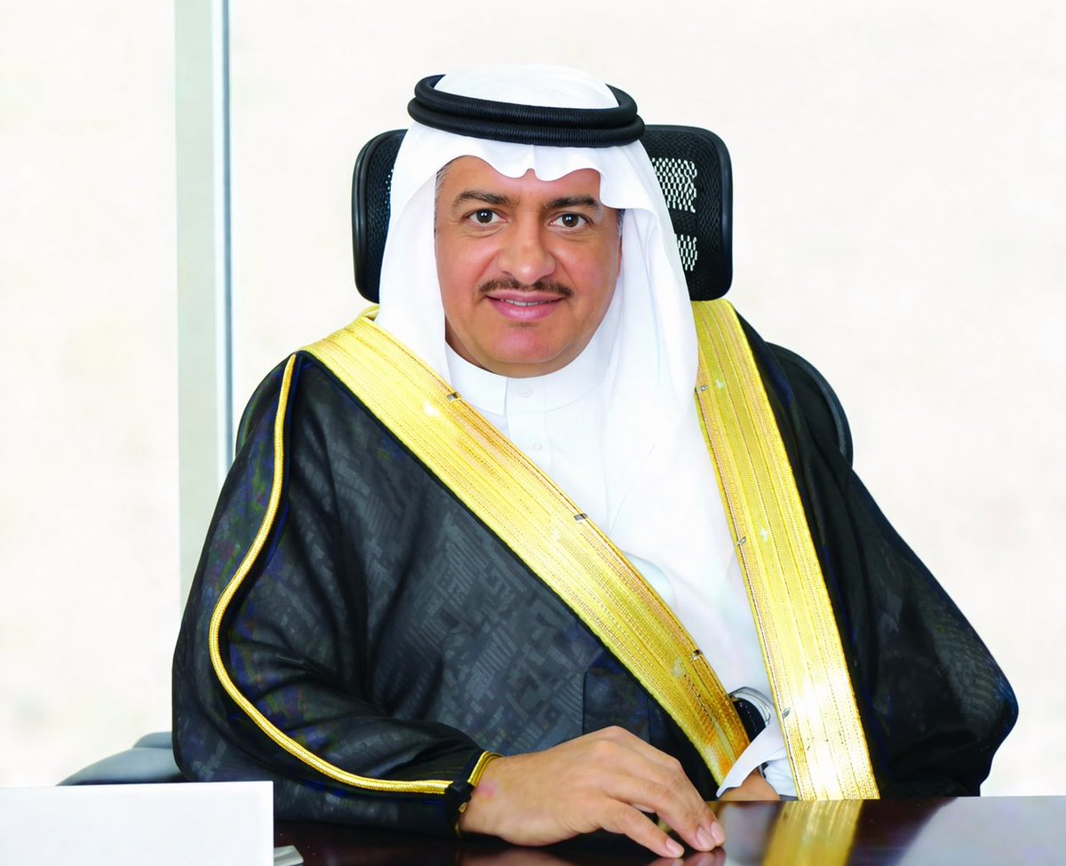 الشيخ أحمد بن معيض الدهيسي… قيادة اجتماعية بروح المبادرة

يبرز اسم الشيخ أحمد بن معيض الدهيسي  شيخ قبيلة بني دهيس بوصفه أحد رموز العمل الاجتماعي والإنساني، ممن جمعوا بين مكانة القيادة القبلية وحس المسؤولية تجاه المجتمع. فقد ارتبط حضوره بمبادرات عملية تعكس إيماناً راسخاً بأن