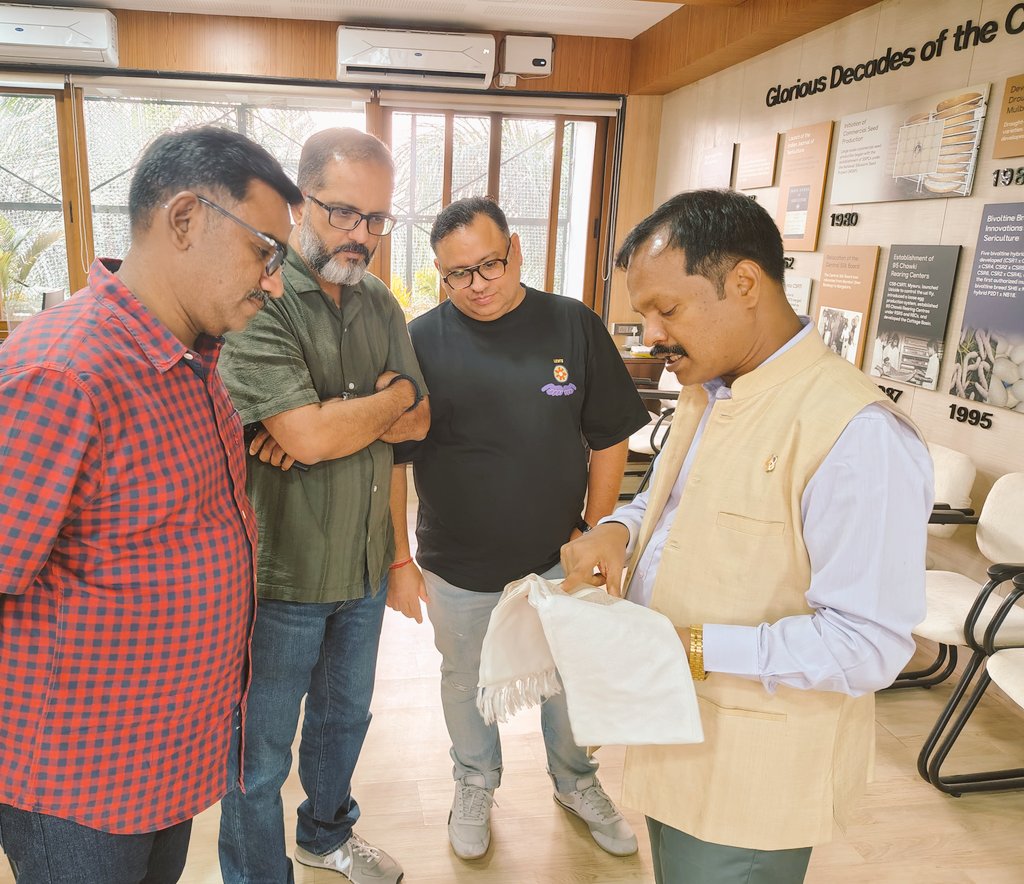 csbmot's tweet photo. Exploring Sustainable Fashion Collaborations 🤝
The team from Levi's visited the Central Silk Board, Bengaluru to explore innovative Eri silk-denim blends for eco-friendly fashion. Member Secretary, CSB @IfsSivakumar & Scientific team shared insights on silk diversity and CSB initiatives, marking a promising step towards sustainable textile innovation, where tradition meets modern design.
#SustainableFashion #EriSilk #Innovation #Textiles #CSB #Levis #EcoFriendly #SilkIndustry