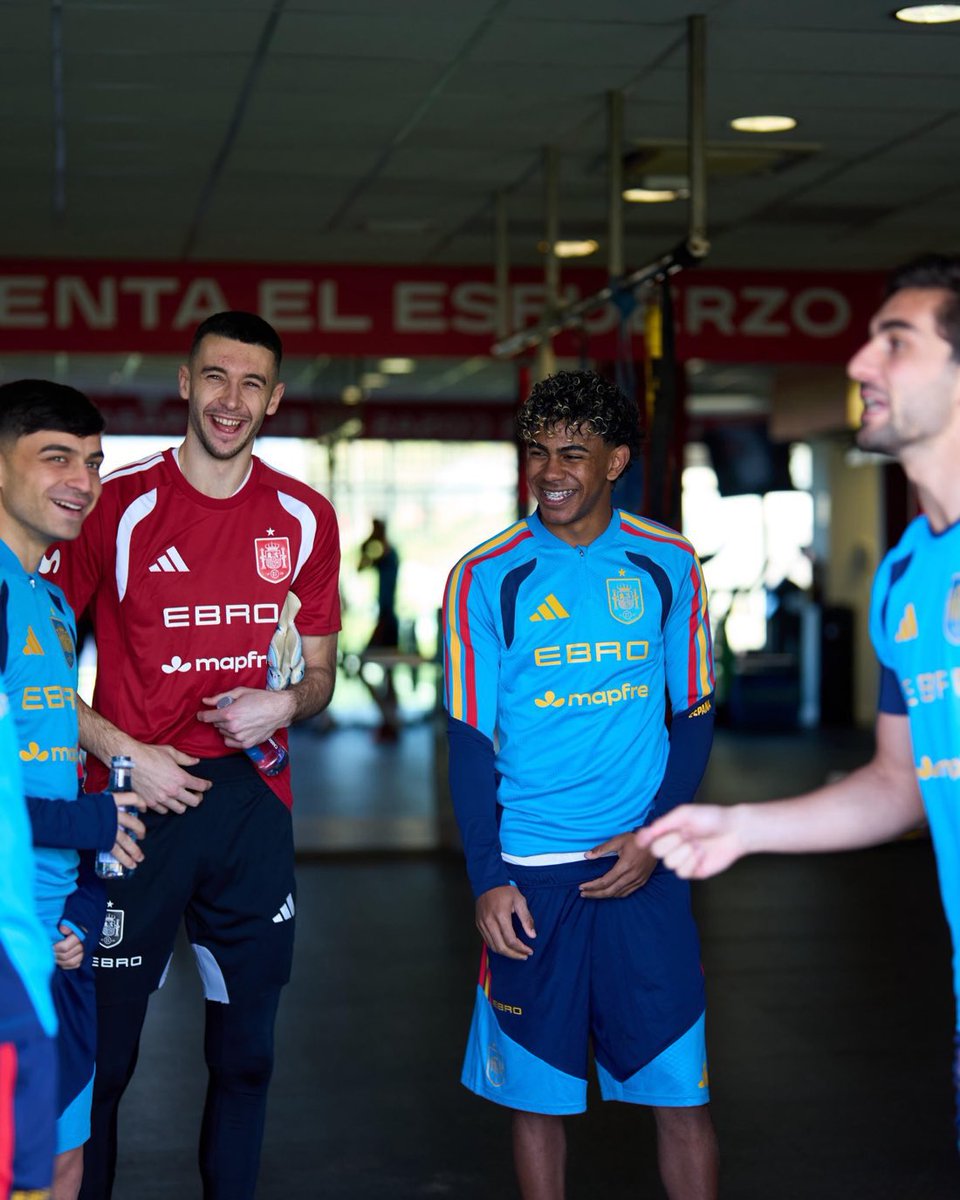 Konrad 🍁 tweet media