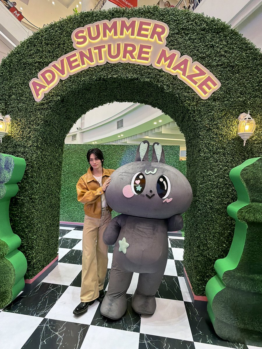 WinDaily2102's tweet photo. News | WIN x METAA THE MALL
WIN AT SUMMER THE MALL BANGKAE
#THEMALLSUMMER2026xWIN
#THEMALLLIFESTORESUMMERCATION
#SUMMERCATION
#HOUSEOFFRIENDS
#winmetawin #METAA https://t.co/QUtGo5Vf0R