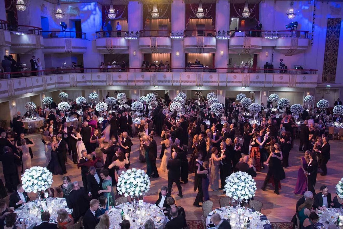 AustrianwineUSA's tweet image. The perfect excuse to indulge in Sekt Austria PDO all evening long? A Viennese Ball! A unique chance to take a step back in time to enjoy an evening of waltz and decadence.
#AustrianWine 
*Supported by the European Union*
📸(c) AWMB / Robert Herbst ; acfny.org ;