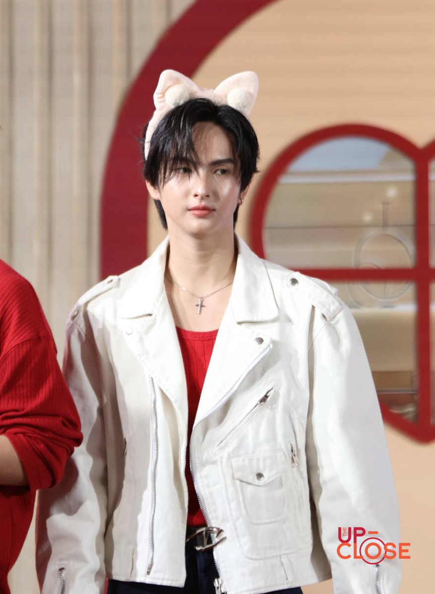 The Up-close tweet media