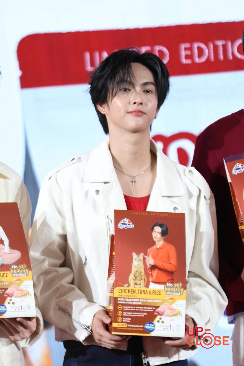 The Up-close tweet media