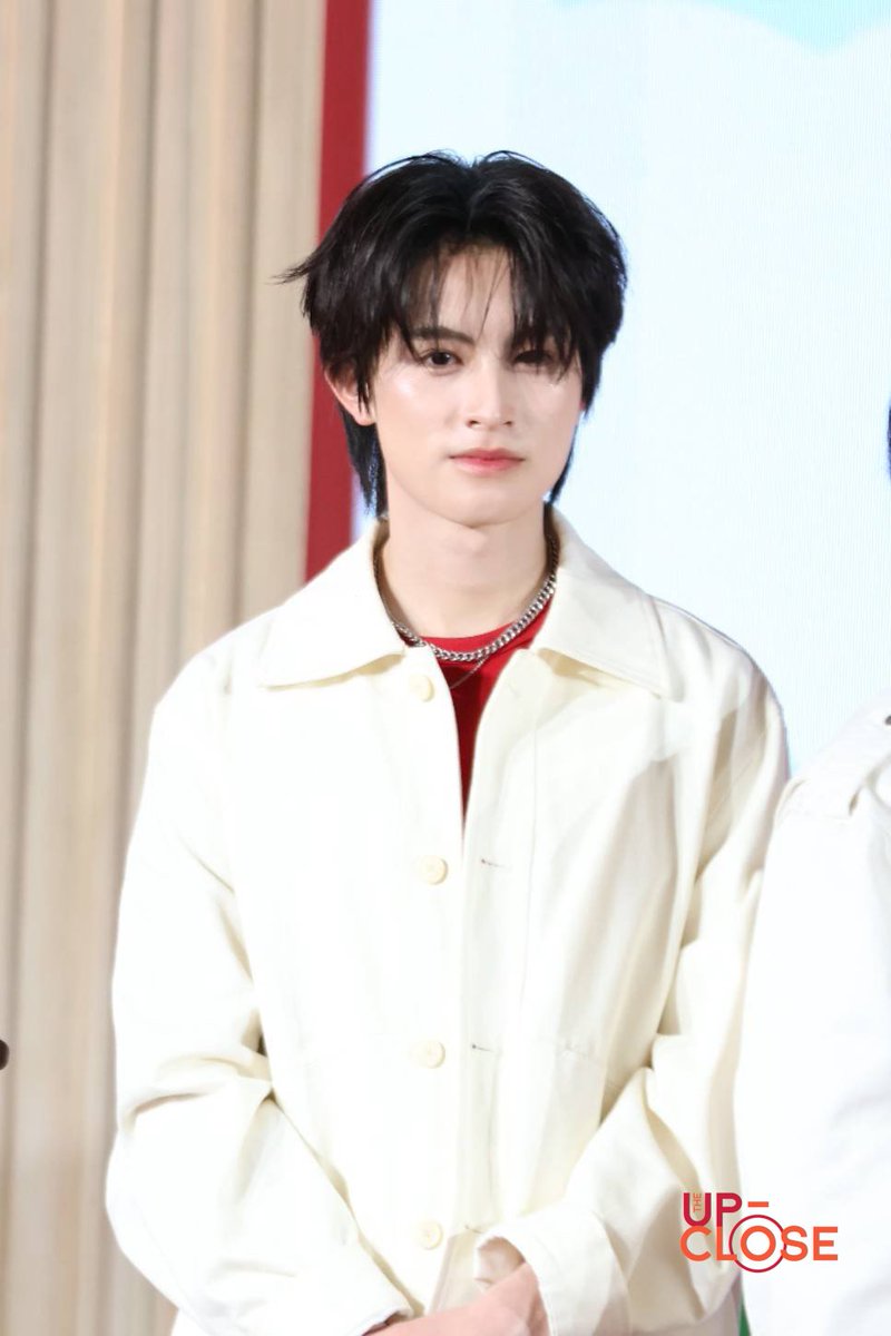 The Up-close tweet media