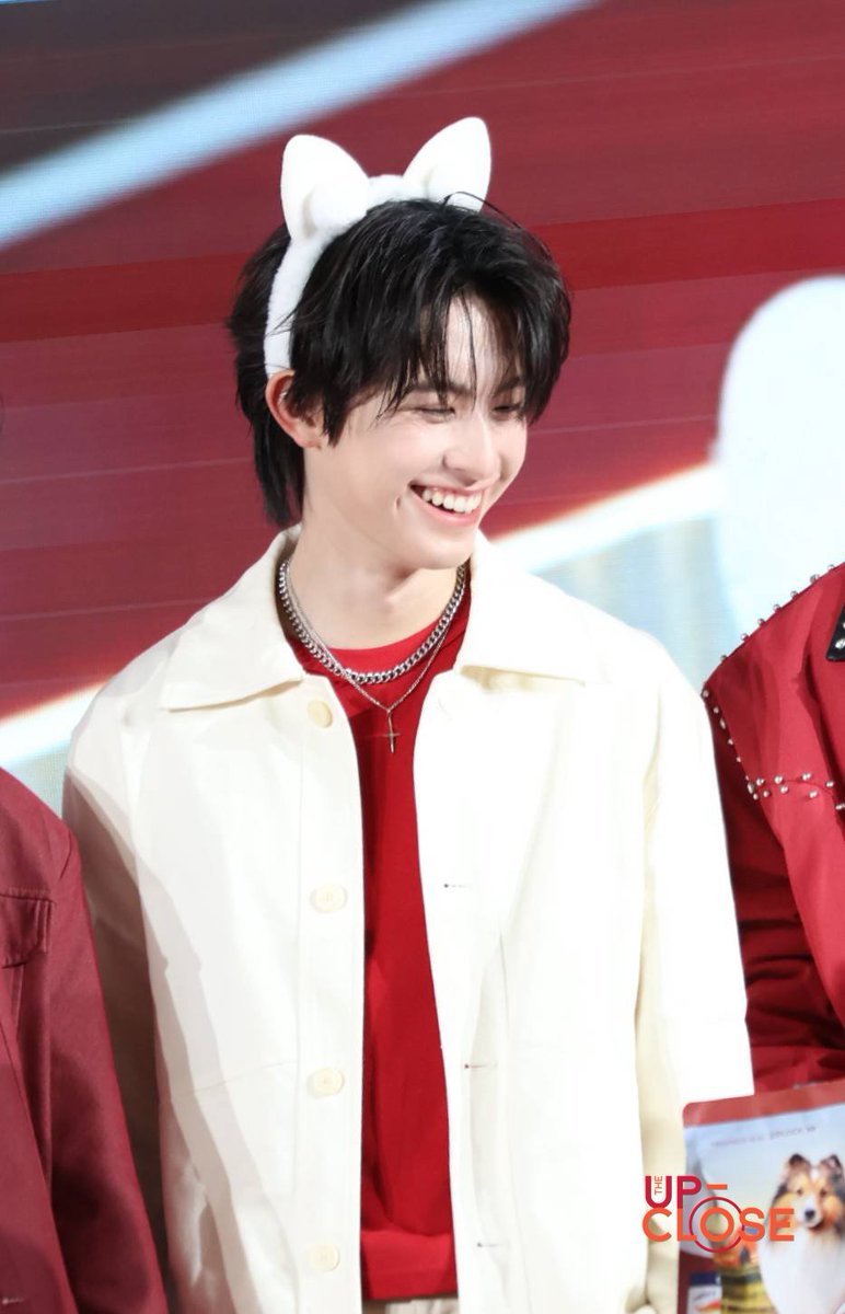 The Up-close tweet media