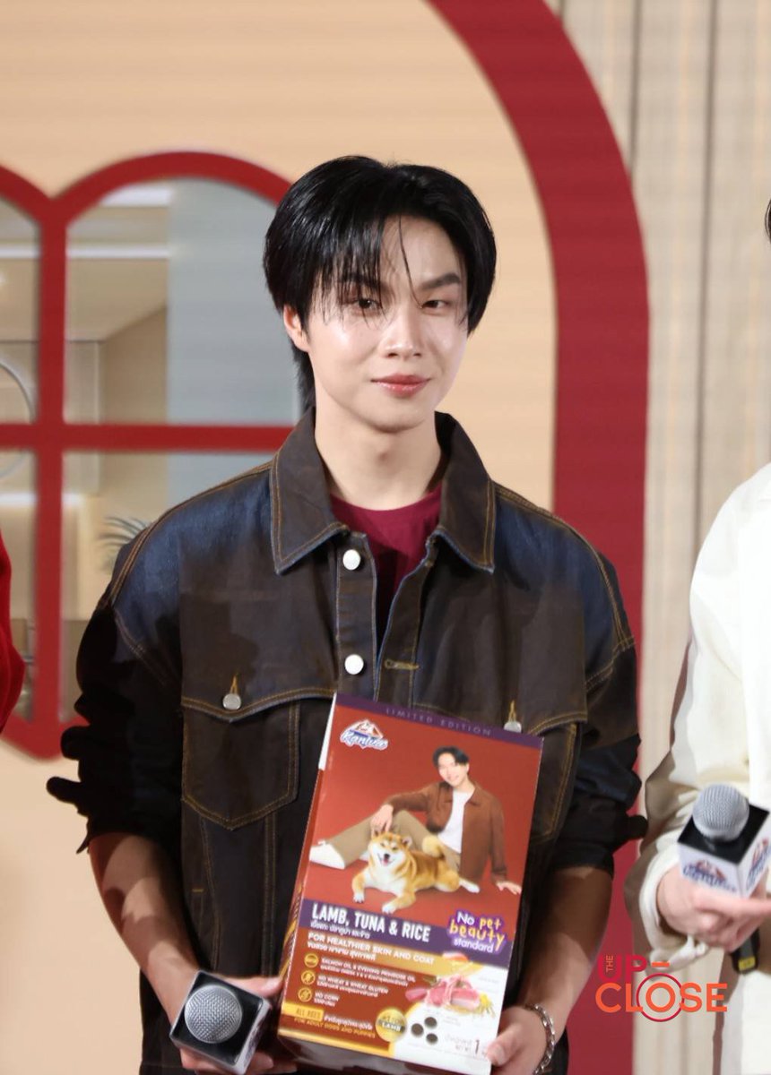 The Up-close tweet media