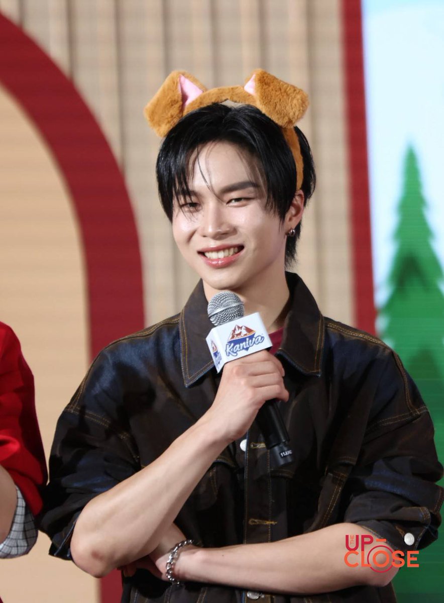 The Up-close tweet media