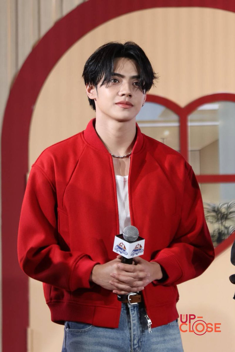 The Up-close tweet media