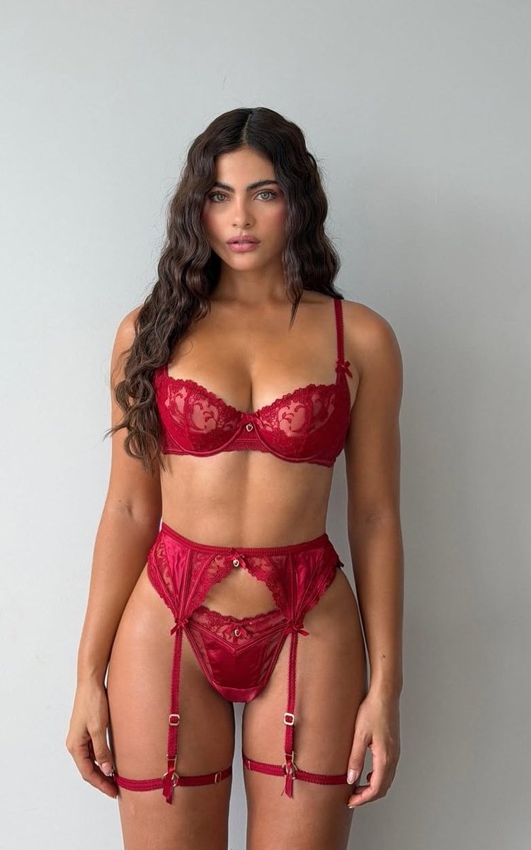 Evie Sinclaire tweet media