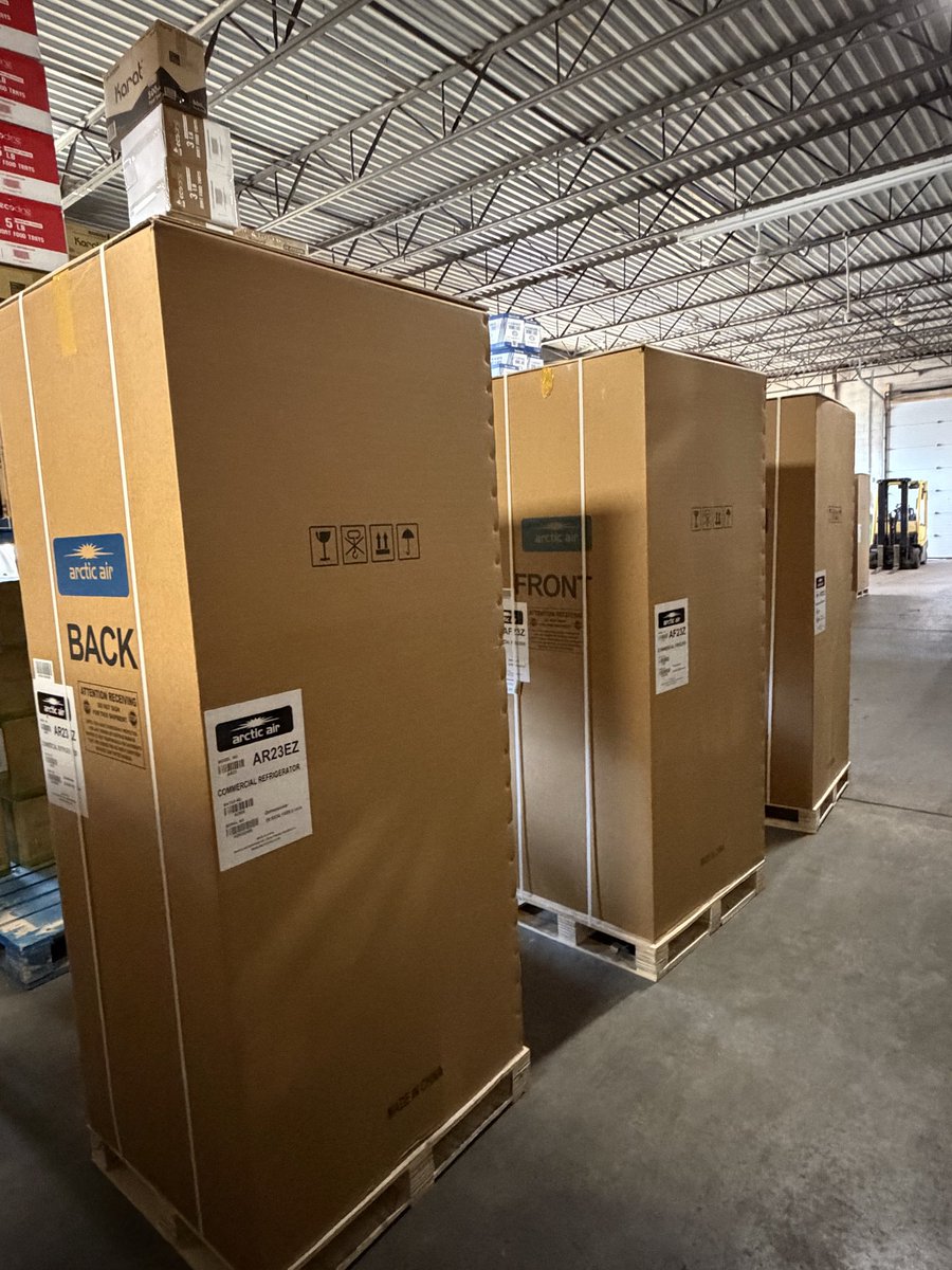 QCRS_Cincinnati's tweet photo. A new shipment of Single &amp; Double Door Refrigerators &amp; Freezers, as well as, refrigerated countertop prep rails have just arrived from Arctic Air!

Stop on in and get some great deals before they are all claimed for their forever homes!
#EverythingExceptTheFood #QCRS https://t.co/CiqLZRy8gh