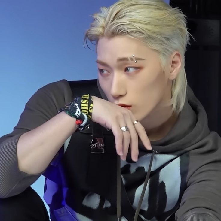 lou ʚɞ tweet media