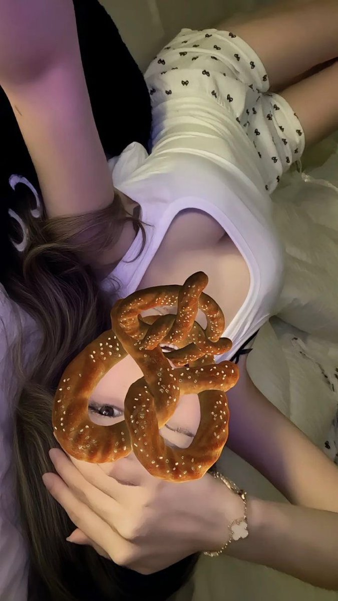 まなみ tweet media